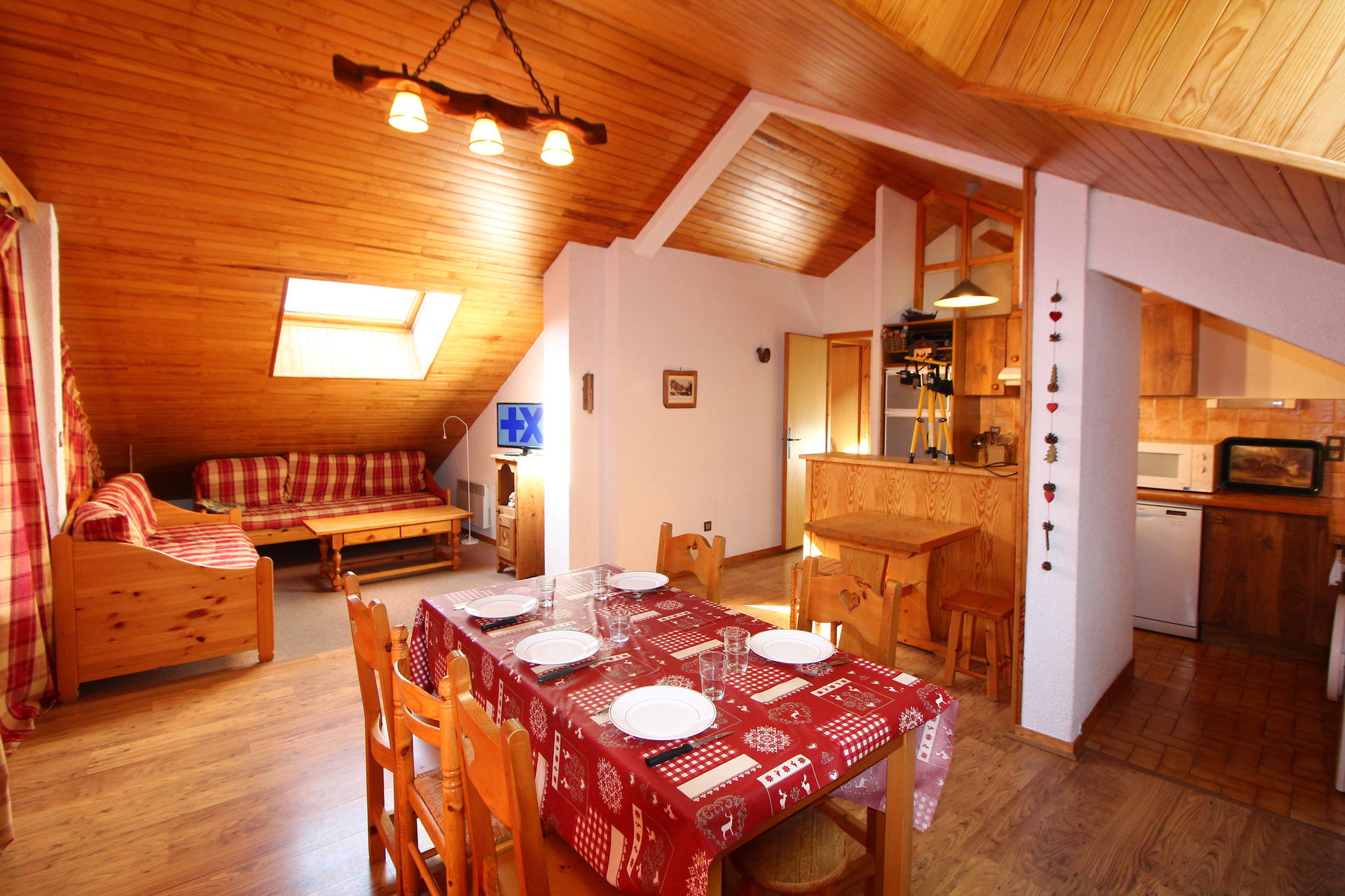 4 pièces / 4 pièces cabine - Résidence LE CENTRE - ref CCET014 - 1