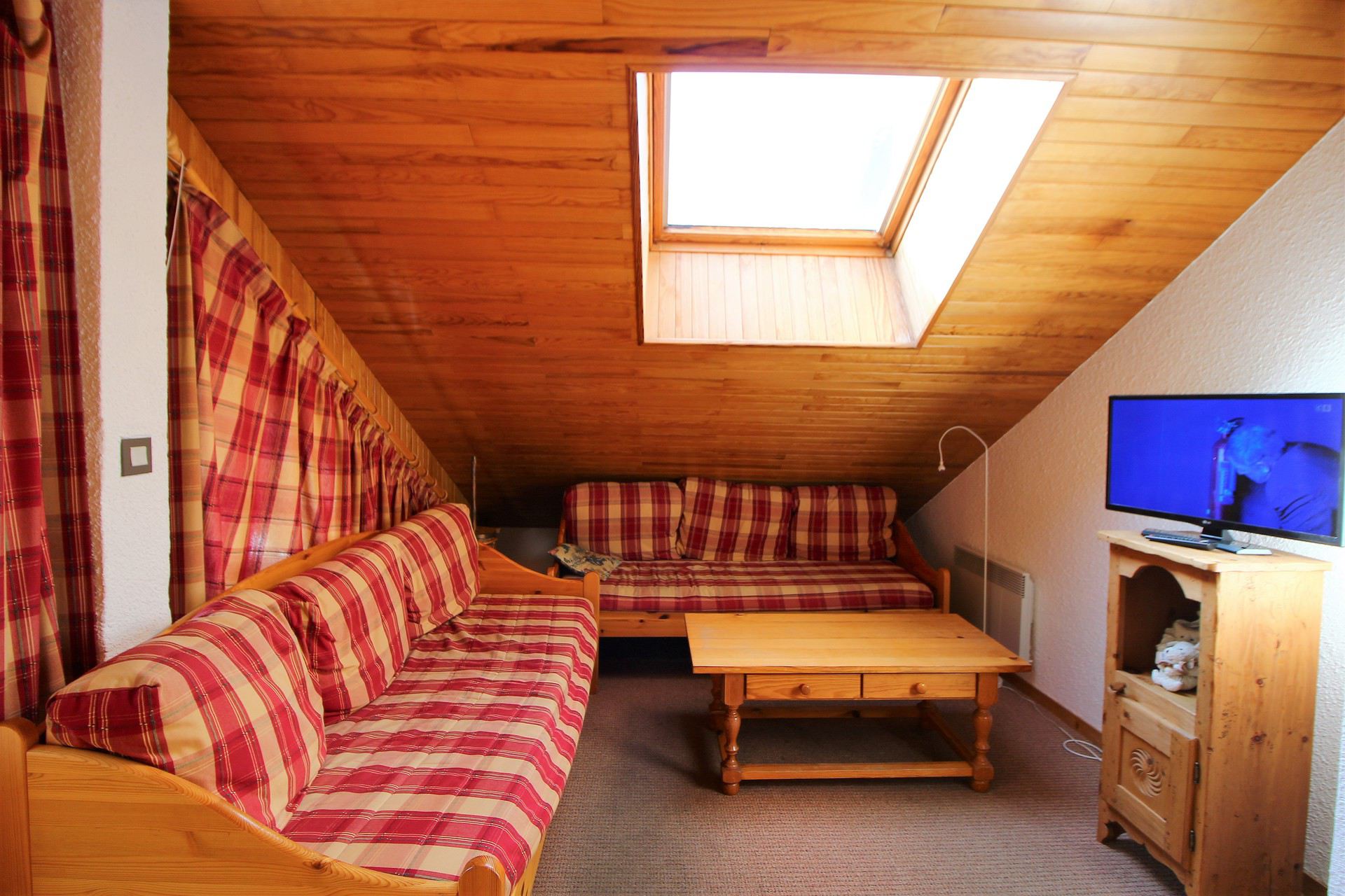 4 pièces / 4 pièces cabine - Résidence LE CENTRE - ref CCET014 - 2